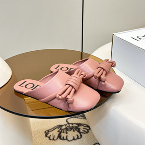 loewe flamenco knot mule in lambskin