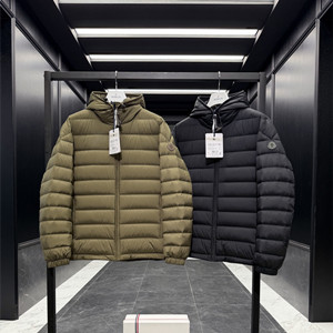 moncler men's solienn hooded short down jacket